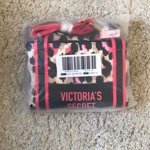 Victoria’s Secrets tote